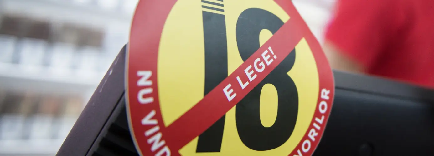 No smoking sign for minors in Romanian