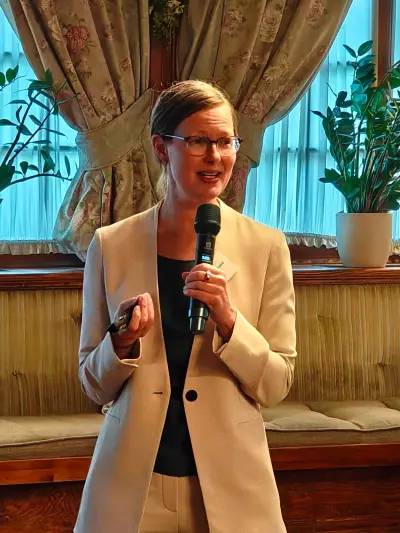 Dr Elaine Round speaking